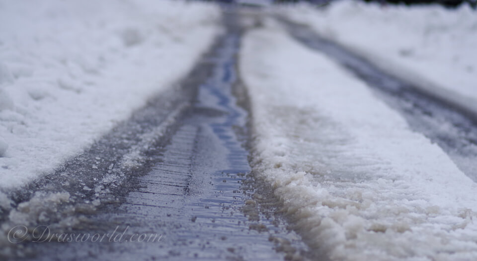 融雪した雪道